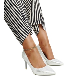 Tacones altos metalizados plateados con aplicación de piel Paume. plata