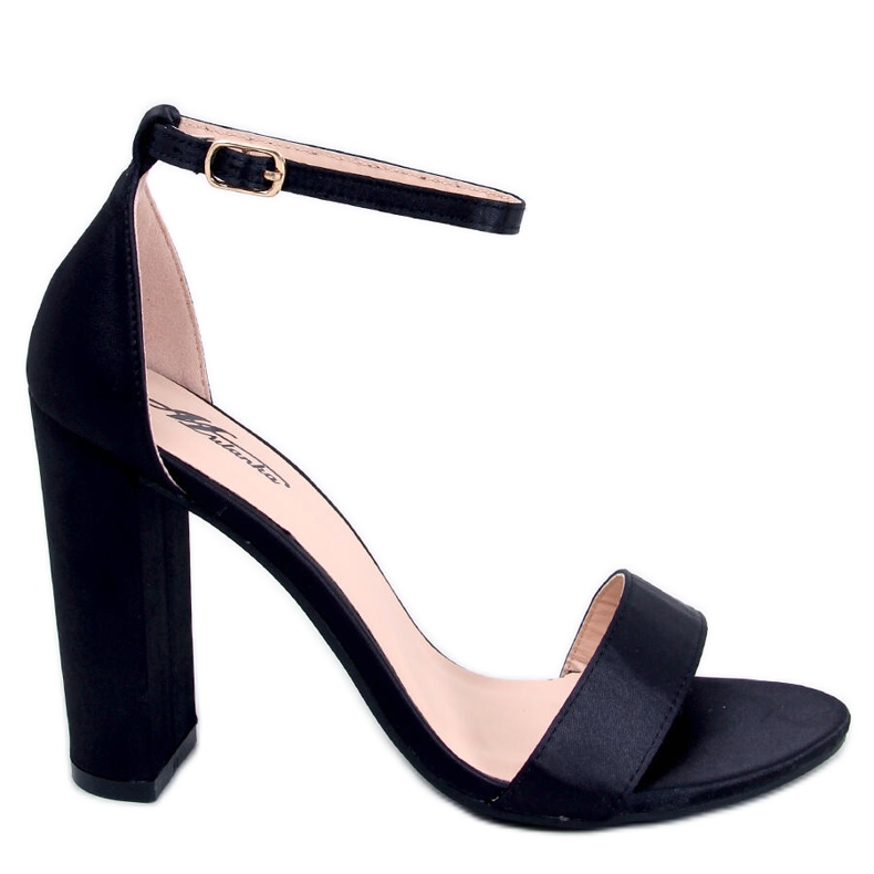 Sandalias en el puesto Ranae Negro