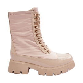 Botas de trabajo aisladas en beige con tacón plano de Saranema