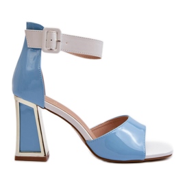 Sandalias de tacón de charol azul de Adrianu