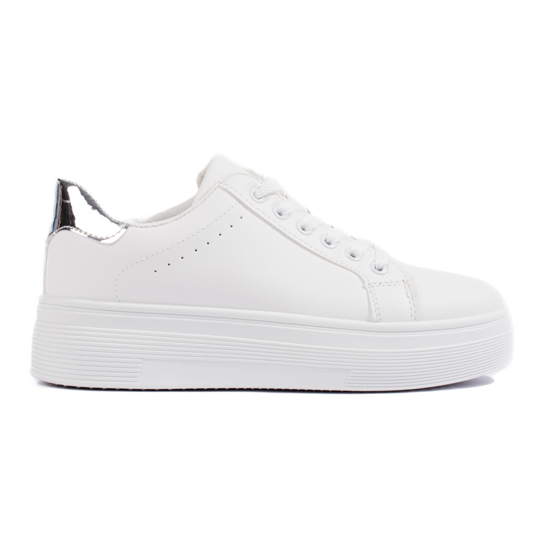 Zapatillas deportivas blancas de mujer. blanco