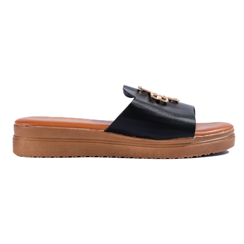 Chanclas negras de mujer con estilo. negro