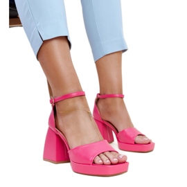Sandalias de tacón rosa oscuro de Vesna rosado