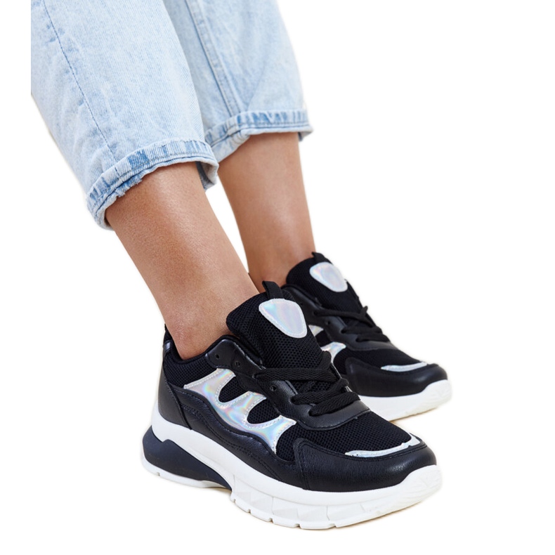 Zapatillas negras con suela gruesa Matea. negro