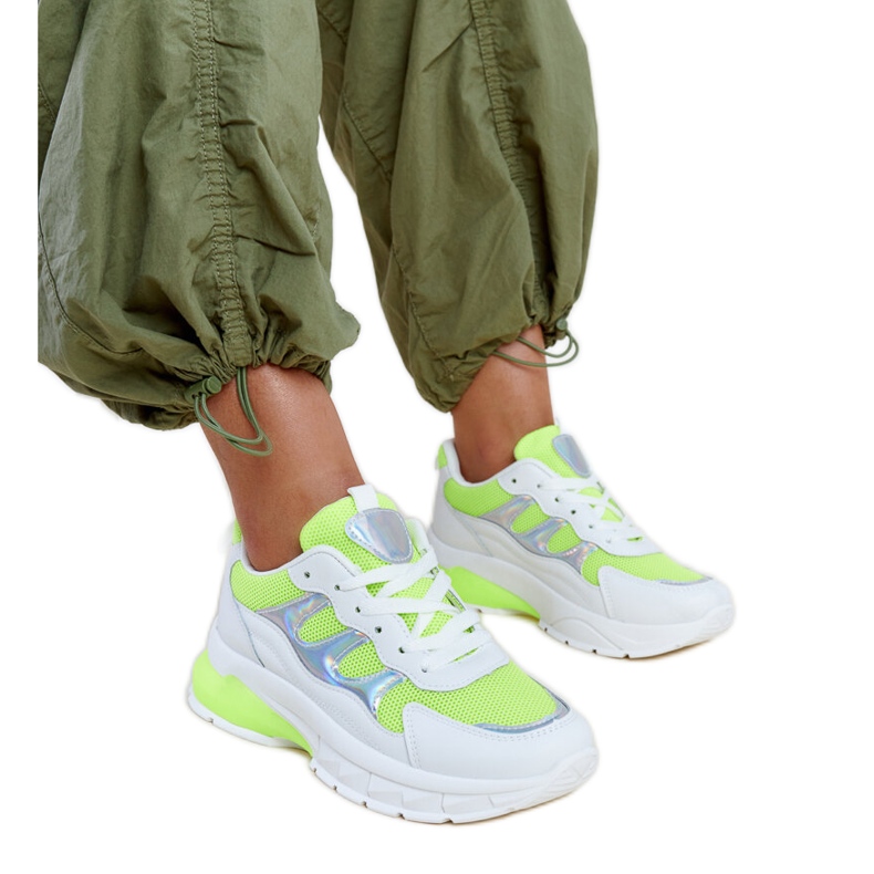 Zapatillas blancas y verdes con suela gruesa Matea. blanco