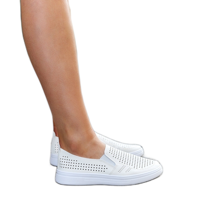 Zapatillas slip-on caladas en beige de Dafina