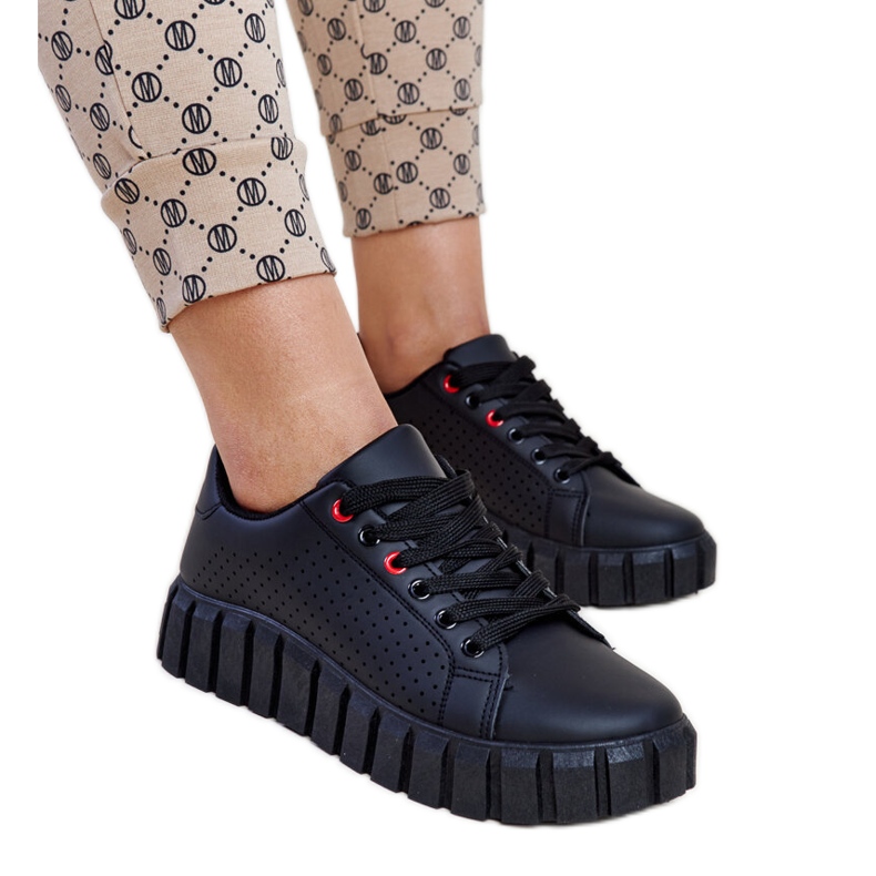 Zapatillas negras con suela masiva Nesibe. negro