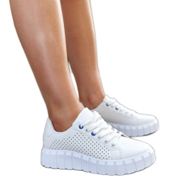 Zapatillas blancas con suela masiva Nesibe. blanco Zapatillas blancas con suela masiva Nesibe. blanco