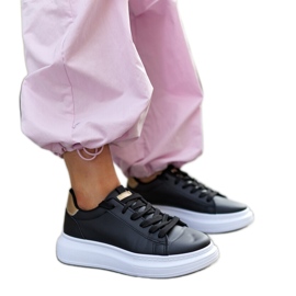Zapatillas negras con suela gruesa de Ivalu. negro