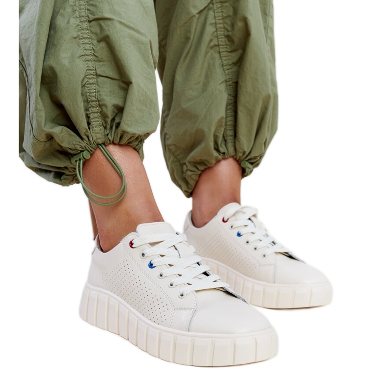 Zapatillas de cuero beige de Zvonka