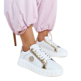 Zapatillas de piel blancas con suela masiva de Viera. blanco