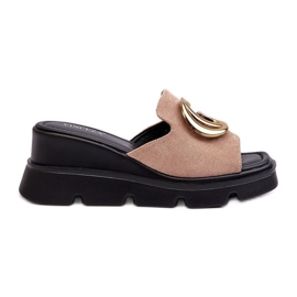 Vinceza Chanclas de Mujer Confeccionadas en Ante Ecológico con Cuña y Plataforma con Adorno Dorado, Beige Iaria