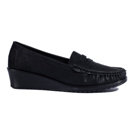 Mocasines negros de mujer.
