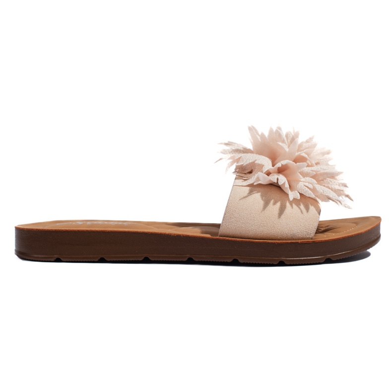 Chanclas de mujer beige con flor. Chanclas de mujer beige con flor.
