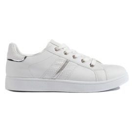 Deportivas blancas con cordones. blanco