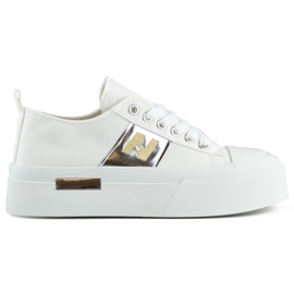 Zapatillas de mujer blancas de moda con suela de plataforma gruesa. blanco