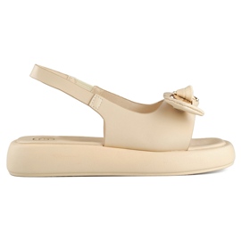 Sandalias de mujer beige con lazo de osito en la plataforma