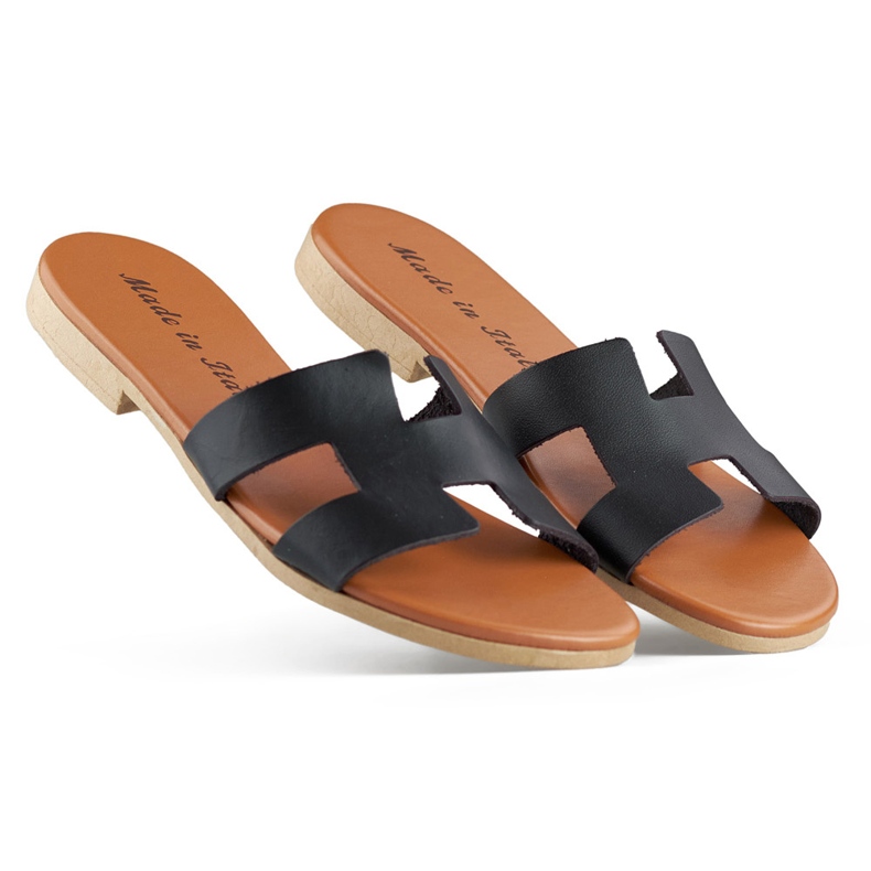 Zapatillas de casa de mujer negras fabricadas en piel natural. negro
