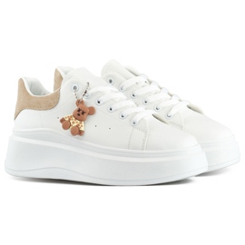 Deportivas blancas con suela gruesa y osito beige. blanco