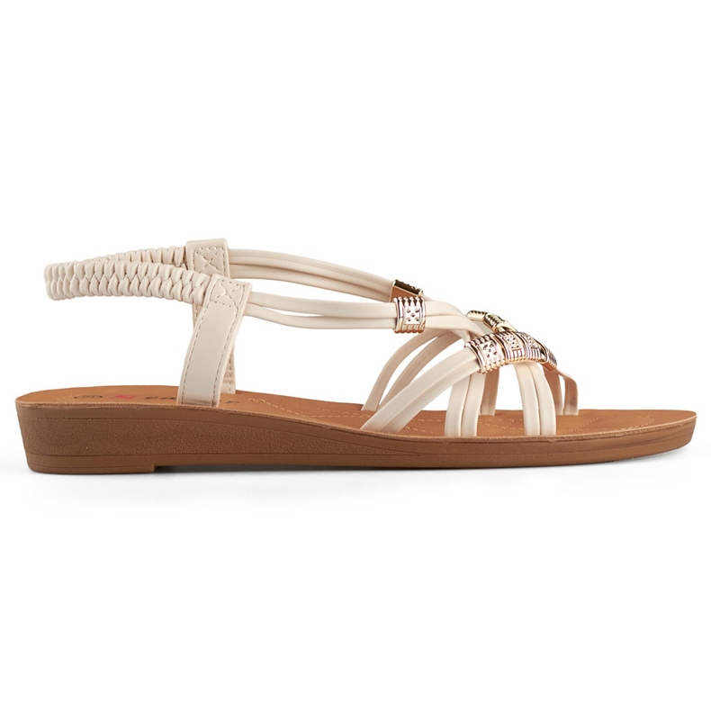 Sandalias de mujer beige con decoración dorada.