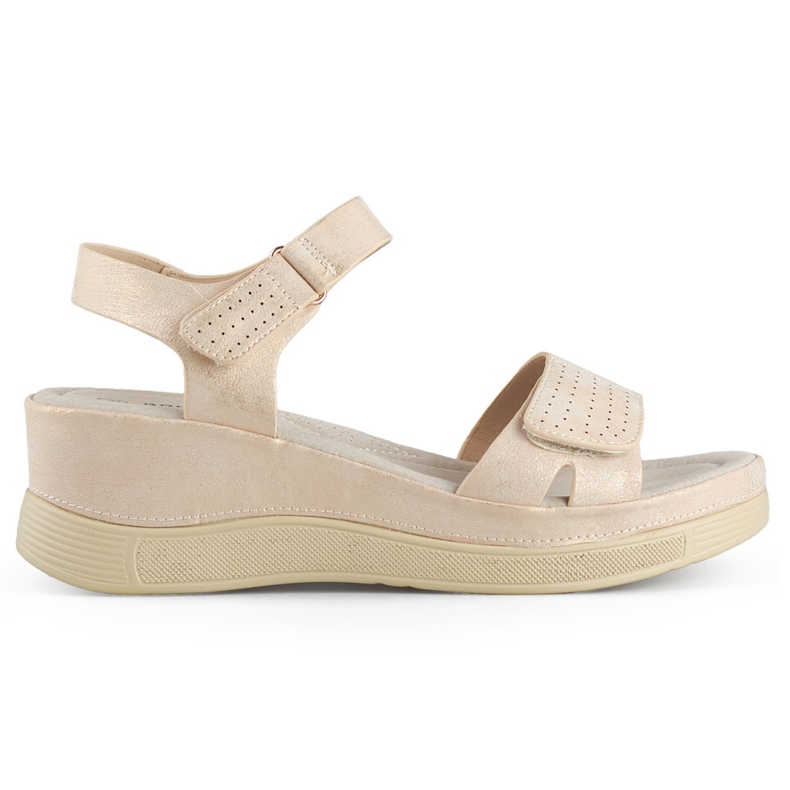 Sandalias de mujer beige con ajuste de velcro. Sandalias de mujer beige con ajuste de velcro.