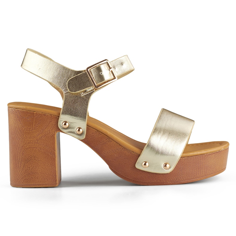 Sandalias doradas con tacón plataforma de madera dorado