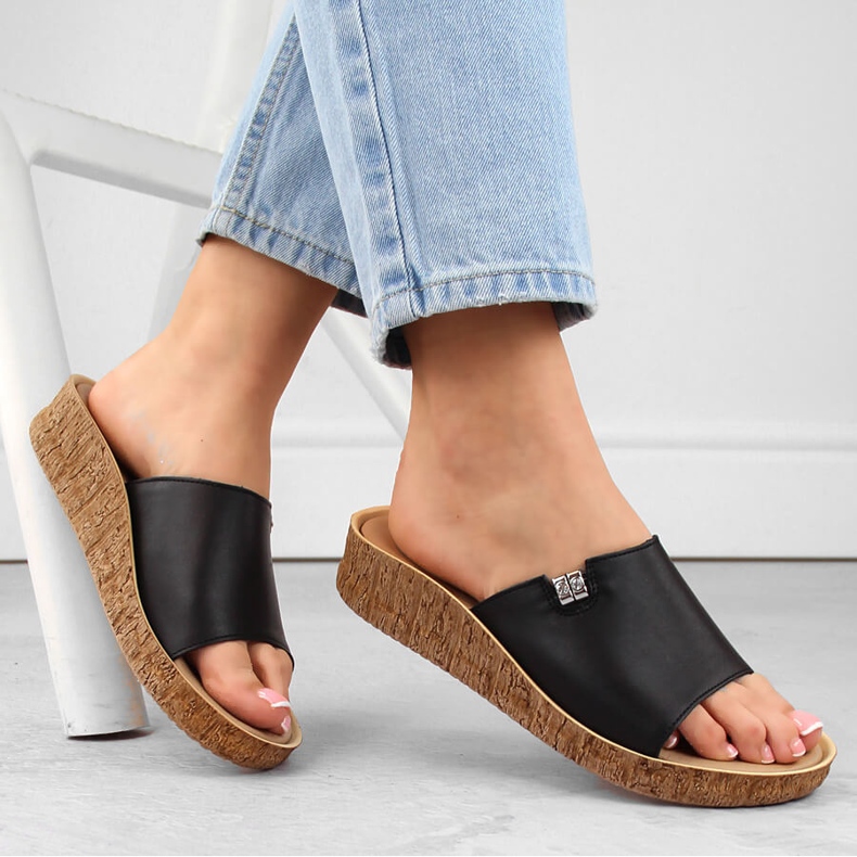 Chanclas cómodas de piel para mujer, color negro Helios 130.011