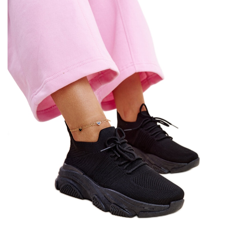 Zapatillas negras con suela Kassi masiva. negro