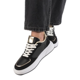 Zapatillas negras de mujer. negro