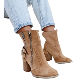 Botas altas beige con cremalleras decorativas Inel marrón
