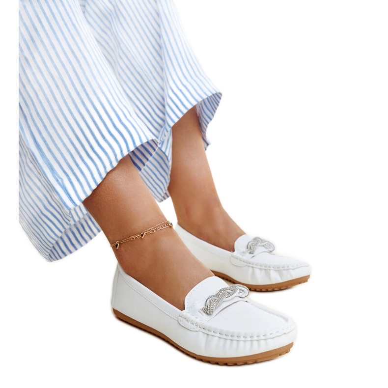 Mocasines blancos decorados con pedrería Adiba