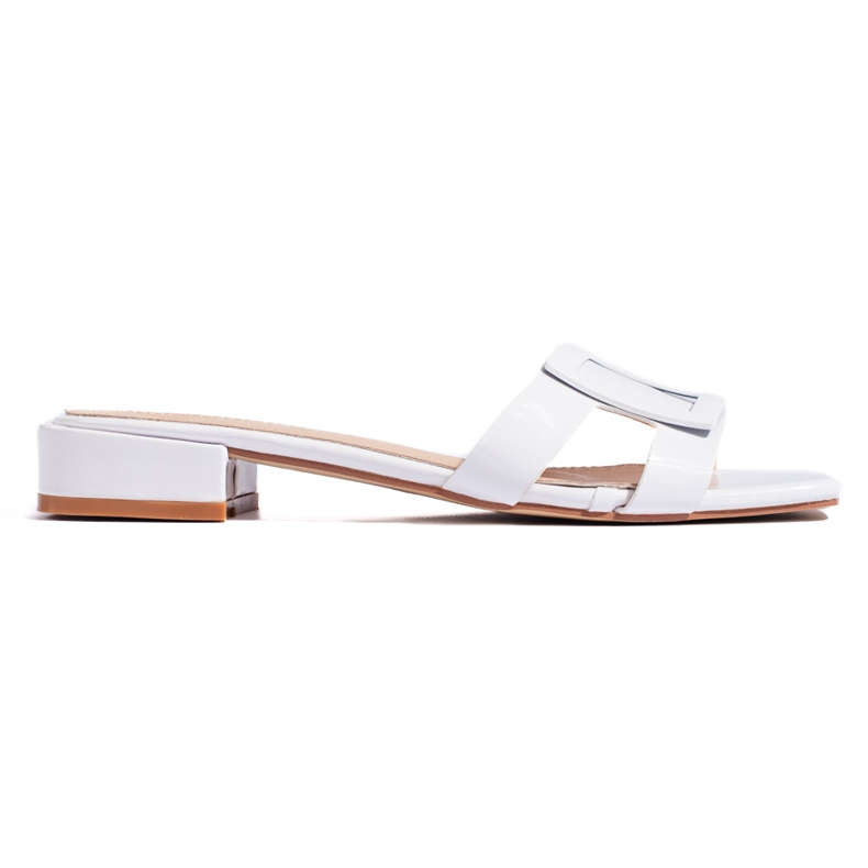 Chanclas de mujer elegantes blancas clásicas. blanco