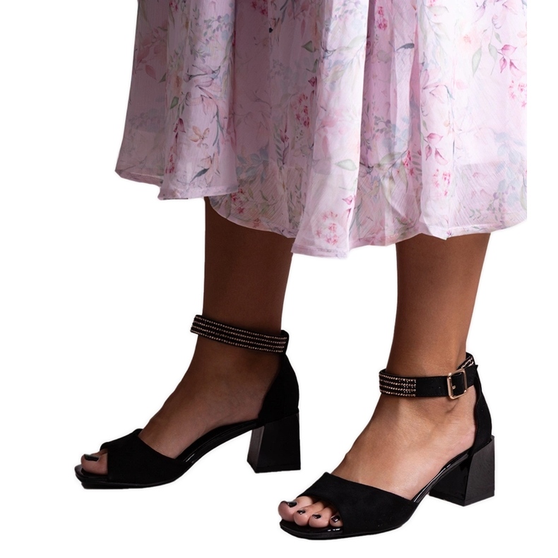 Sandalias Athir con tacón de charol negro Sandalias Athir con tacón de charol negro