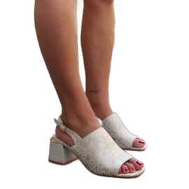Sandalias bloque con aplicación de piel Nuna beige