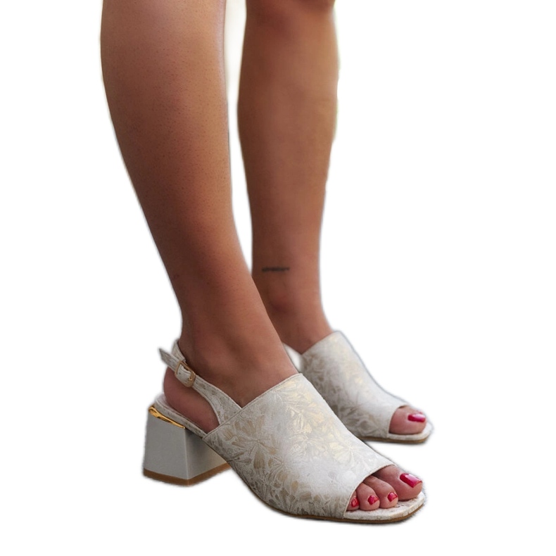 Sandalias bloque con aplicación de piel Nuna beige