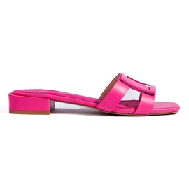 Chanclas de mujer elegantes rosas clásicas. rosado