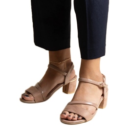 Sandalias beige oscuro con combinación de materiales Hambly