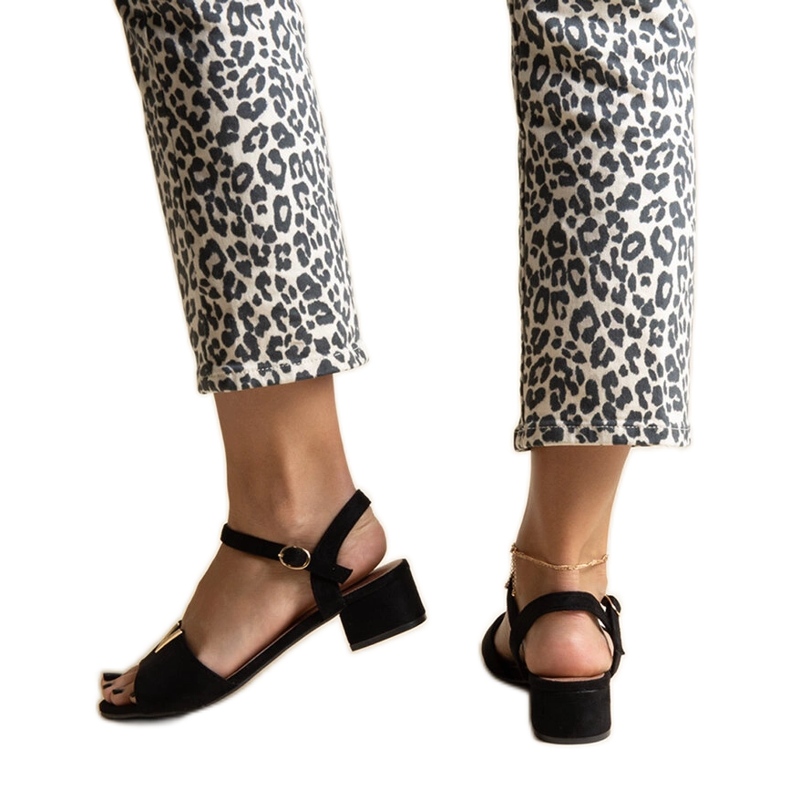 Sandalias negras de tacón bajo con hebilla Horner negro Sandalias negras de tacón bajo con hebilla Horner negro