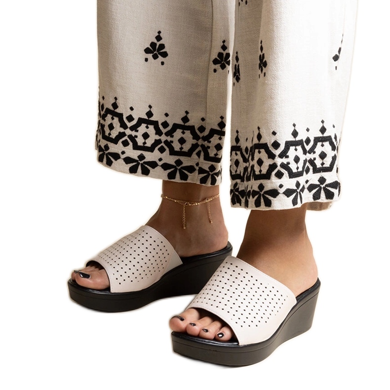 Pantuflas cuña caladas blancas en ecopiel Garvin blanco