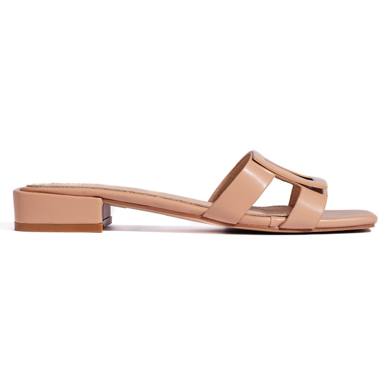 Chanclas de mujer elegantes beige clásicas.
