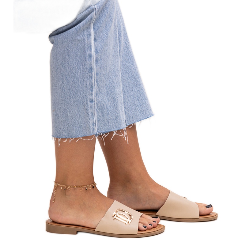 Chanclas con hebilla beige de Almeita