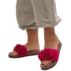 Chanclas con flores sobre suela de corcho de Almida rosa