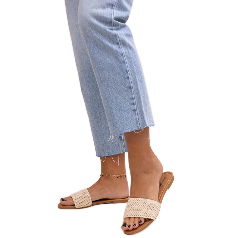 Pantuflas Marika bordadas beige claro