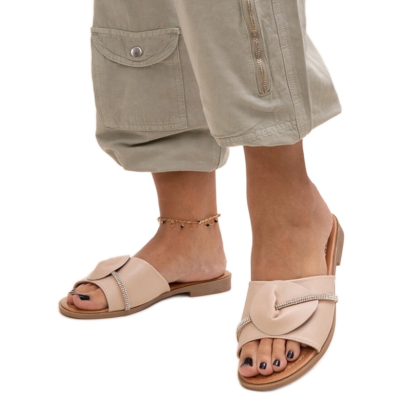 Gorros decorados con una tira con circonitas Amari beige