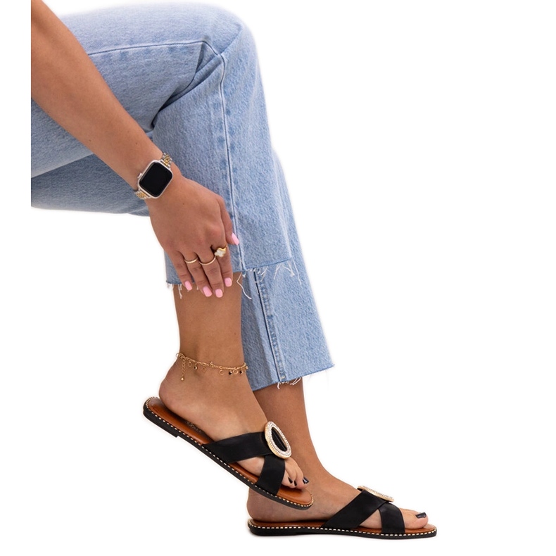 Gorros decorados con un cierre de circonita Salimba. negro Gorros decorados con un cierre de circonita Salimba. negro