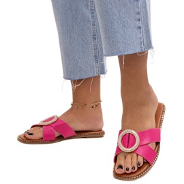 Gorros decorados con un cierre de circonita Salimba. rosa