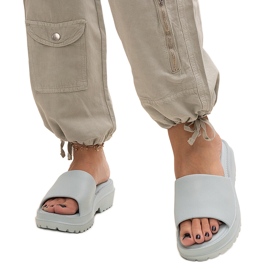 Chanclas color menta con suela gruesa de Soiza azul