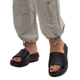 Chanclas negras con suela gruesa de Soiza negro