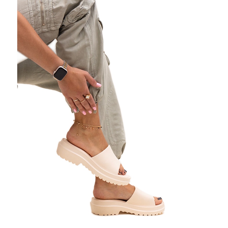 Chanclas beige con suela gruesa de Soiza