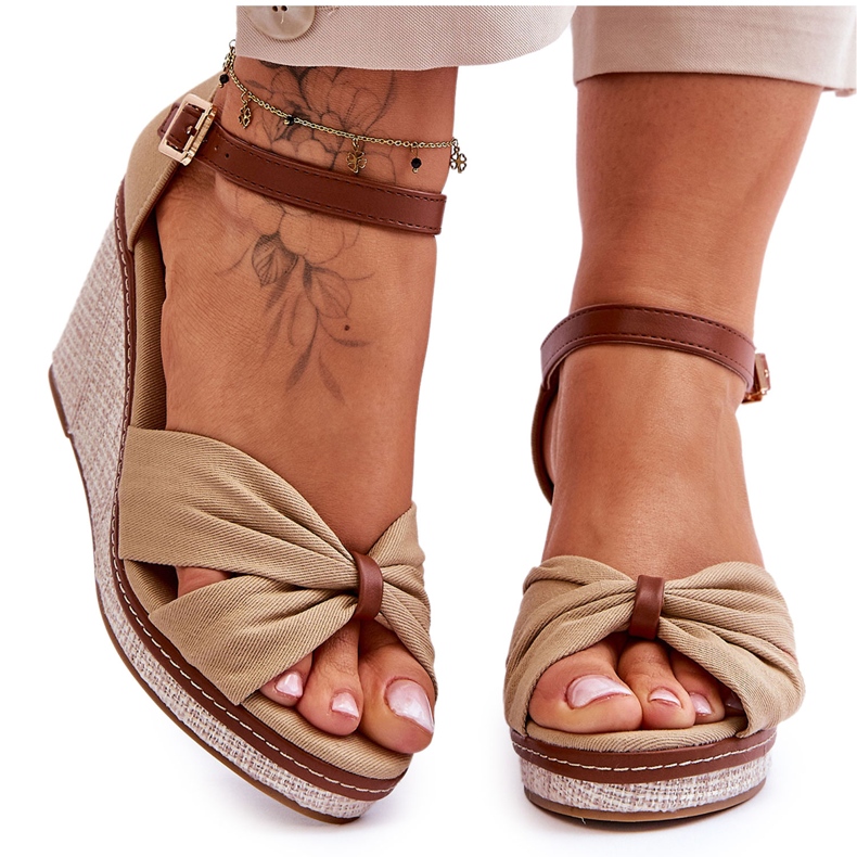 Sandalias para mujeres para cuñas beige